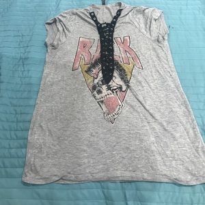 Gray and black printed pullover shirt